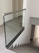 Hasberg Metallbau GmbH: Ganzglasgeländer für den Innenbereich | Bergisch Gladbach + Overath + Köln + Leverkusen