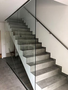 Hasberg Metallbau GmbH: Ganzglasgeländer für den Innenbereich | Bergisch Gladbach + Overath + Köln + Leverkusen
